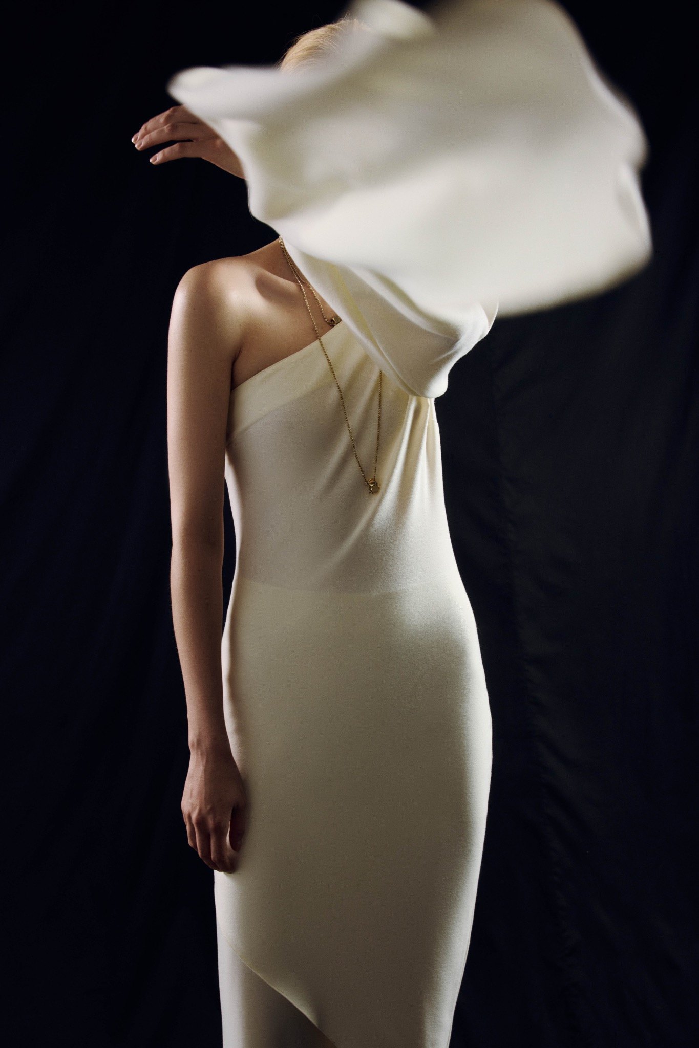 MIOGI LI — ivory one-shoulder dress in motion
